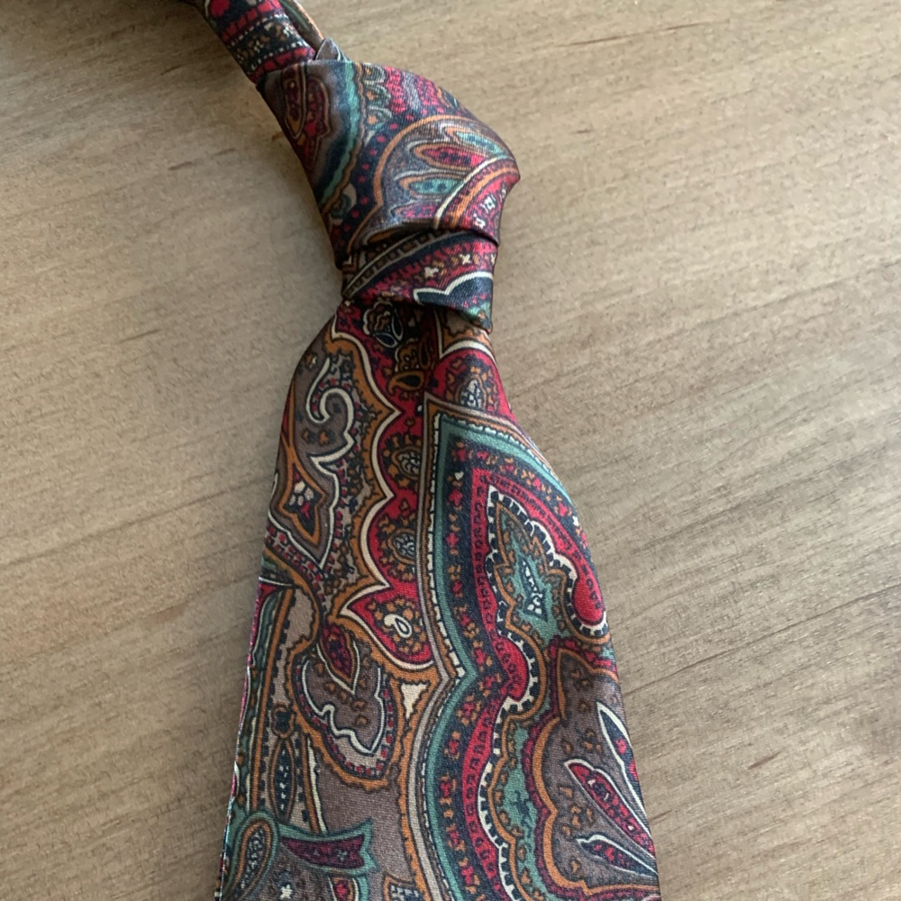 Multi-coloured tie